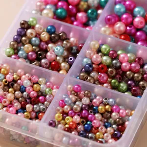 Kit de perles DIY colorées avec finition nacrée dans une boîte de rangement en plastique