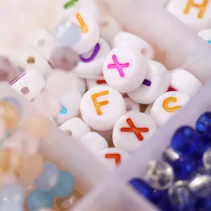 Kit de joyería DIY bohemio con cuentas de letras acrílicas y cuentas de vidrio de colores
