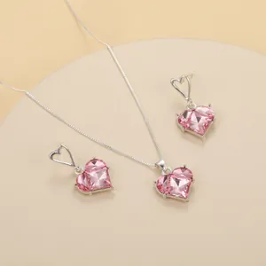 Parure bijoux cristal coeur rose incluant collier et boucles d'oreilles baroques chic