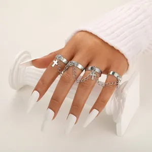 Set di anelli multifingers argento punk con catene e ciondoli a croce gotici