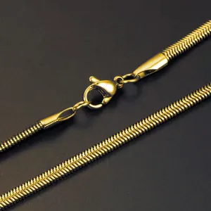 Élégante chaîne serpent plate en acier inoxydable plaqué or 18K avec fermoir mousqueton