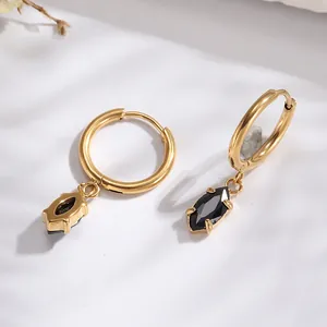 Orecchini a cerchio in acciaio placcato oro 18K con zirconi neri taglio marquise