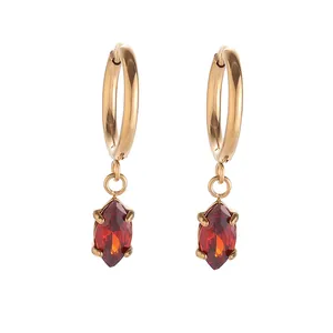 Orecchini a cerchio in acciaio inossidabile oro 18K con zircone rosso taglio marquise