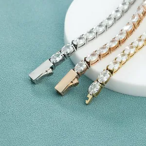 Ovaal geslepen tennisarmbanden in goud, zilver en roségoud met klauwzetting van steen