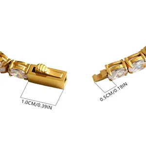 Detail van gouden tennisarmband met ovale zirkonia en afmetingen van de veiligheidssluiting