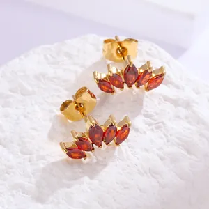 Boucles d'oreilles dorées en épi de blé serties de zircons rouges marquise en titane chic