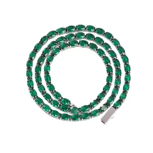 Elegante collar de piedras ovaladas verde esmeralda y engaste de garras en acero inoxidable