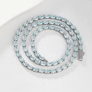 Collar tennis plateado con circonitas azul claro de corte ovalado elegante