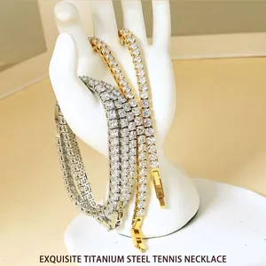 Colliers tennis élégants en acier titane doré et argenté avec cristaux de zircone ronds