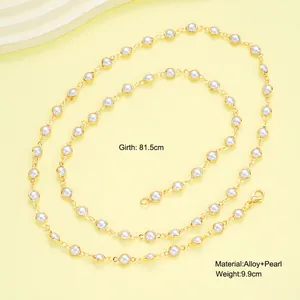 Élégant collier long de 81,5 cm en alliage doré avec perles blanches et fermoir mousqueton