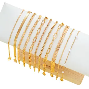 Ensemble de 11 bracelets de cheville dorés minimalistes pour un look de plage superposé chic