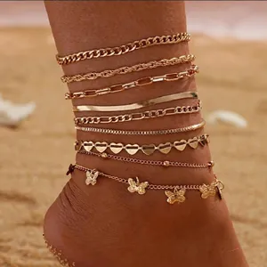 Ensemble de Chevillères et Bracelets de Cheville Multicouches en Alliage d'Or Bohème pour Femmes Bijoux de Vacances à la Plage avec Pendentifs Papillon Coeur Marguerite et Accents de Perles