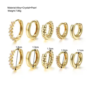 Detaillierte Größenangaben für 5-teiliges goldenes Ohrring-Set mit Perlen und Kristallen