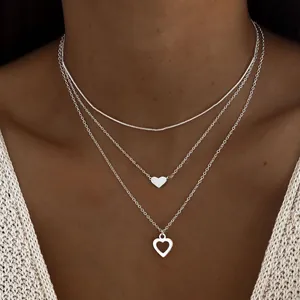 Collier Triple Couche en Alliage de Zinc Couleur Argent Minimaliste Avec Pendentifs Cœur Plein Et Creux en Zircone Pour Femmes Bijoux