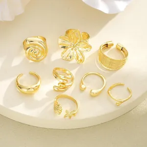 Set di 8 anelli dorati a tema oceano con stelle marine, conchiglie e fiori regolabile