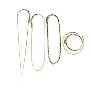 Juego de collares dorados de varias capas con colgante de cruz y detalles en esmalte