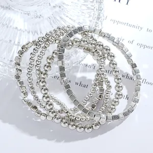 Vijfdelige zilveren kralenarmbandset met minimalistische ronde en kubusvormige kralen