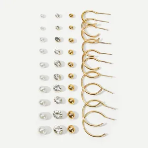 Juego de 20 pares de pendientes vintage de perlas y circonitas con varios aros dorados