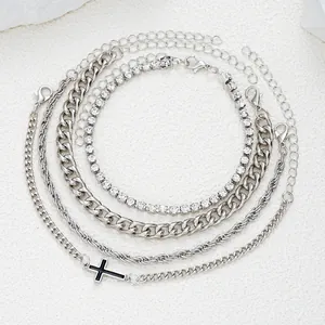 Set di 4 bracciali argentati con croce, zirconi e catena cubana stile hip-hop