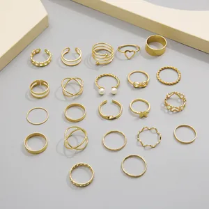 Conjunto de 21 anillos dorados con motivos de corazón, perla y mariposa a la moda