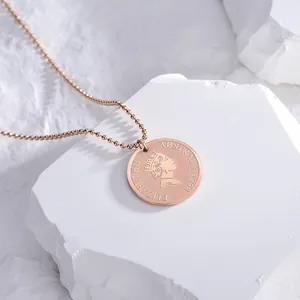 Vintage 18k Roségold plattierte Titanstahl-Münzhalskette mit Queen Elizabeth II Anhänger