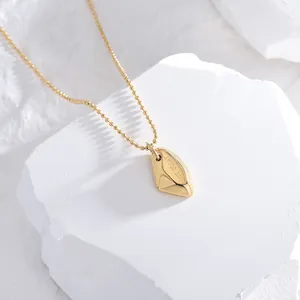 Collier à billes doré avec pendentif géométrique gravé Love Today sur pierre blanche