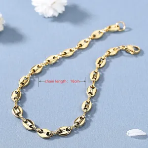 Goldenes Kaffeebohnen Armband aus Titanstahl mit Karabinerverschluss und 18cm Länge