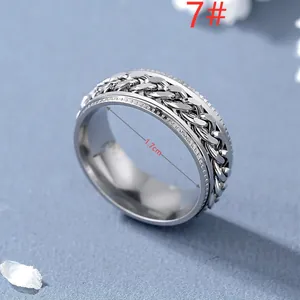 Anello a catena argento taglia 7 con diametro interno 1,7cm e finitura metallica chic