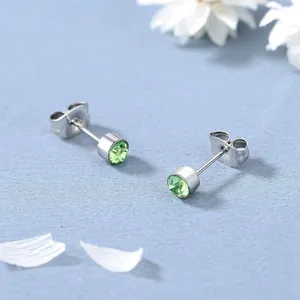 Boucles d'oreilles minimalistes en acier inoxydable avec cristaux ronds vert brillant