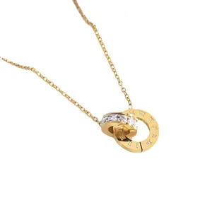 Collier en acier titane doré avec pendentif double anneau, chiffres romains et cristaux