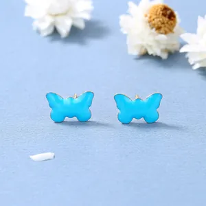 Boucles d'oreilles papillon bleu vif avec bordure dorée et détails de strass
