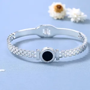 Bracelet argenté avec chiffres romains, insert noir et gravure Love sur maille gourmette