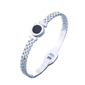 Bracelet jonc argenté avec chiffres romains, insert noir et gravure LOVE pour femme