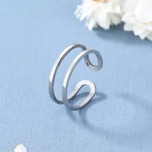 Anello doppio strato minimalista in argento con design regolabile in acciaio inossidabile