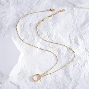 Collier avec Pendentif Géométrique Lettre O Évidée en Acier au Titane Minimaliste pour Hommes Femmes Unisexe Plaquage Or Rose Bijoux
