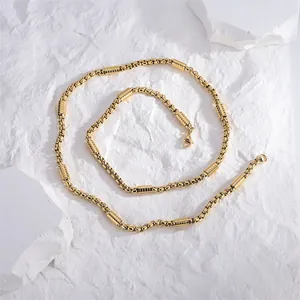 Collana minimalista placcata in oro 18K con perline d'argento e chiusura a moschettone