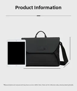 Wasserdichte Messenger-Tasche aus Nylon mit iPad zum Größenvergleich und Maßangaben