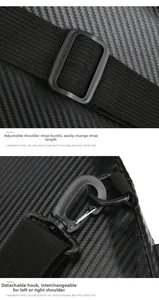 Détails de la sangle réglable et du crochet pivotant sur le sac de poitrine en carbone