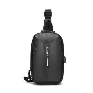 Sac de Poitrine Rigide pour Hommes Avec Serrure Antivol Recharge USB Texture Fibre de Carbone Sac à Bandoulière Imperméable