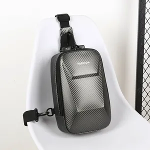 Heren Hard Shell Borsttas Koolstofvezeltextuur Waterbestendig Crossbody Tas Met USB Oplaadpoort Antidiefstal TSA Slot Sling Bag Voor Reizen