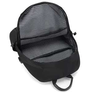 Sac à dos d'affaires pour homme montrant le compartiment principal à doublure rayée