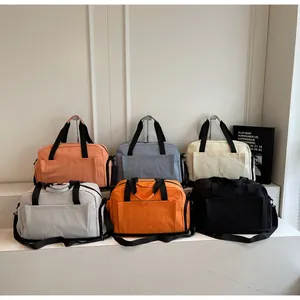Sacs de sport étanches de plusieurs couleurs avec compartiment à chaussures et bandoulière