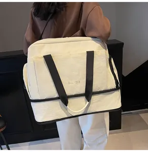 Sac de sport crème avec compartiment à chaussures et tissu imperméable voyage