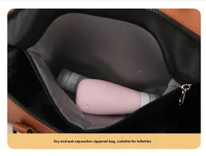 Detail of the wet and dry separation zipper pocket for toiletries in canvas travel bag