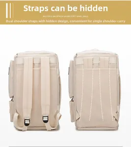 Détail des bretelles cachées de ce sac de voyage en nylon blanc pour un porté multiple