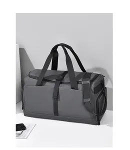 Borsa da viaggio grigia impermeabile con cinghie rinforzate e tasca laterale per lo sport