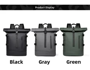 Trois sacs à dos roll-top imperméables en couleurs noir, gris et vert