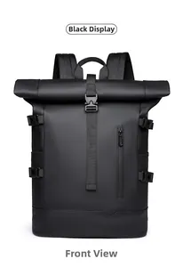 Vue avant d'un sac à dos d'affaires noir imperméable avec fermeture à boucle enroulable