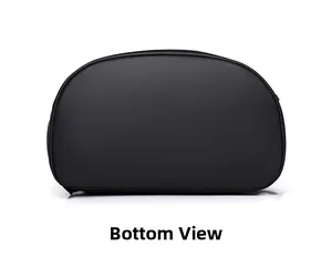 Vue détaillée du fond d'un sac de voyage noir mat avec base plate et fermeture éclair robuste