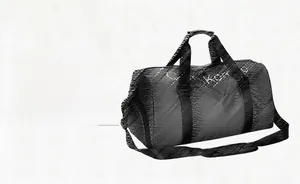 Détails du sac de voyage avec toile classique et empiècement en similicuir PU
